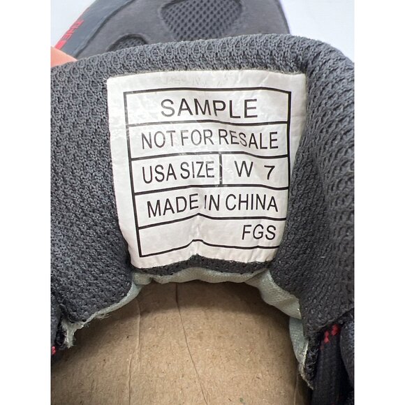 The North Face Womens Size 7 Left Shoe Gore-Tex Hiking Black/Red New - Picture 7 of 7